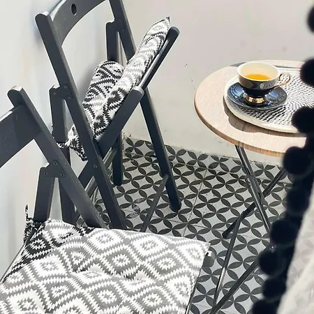 Apartment Chic To The Sea Garden